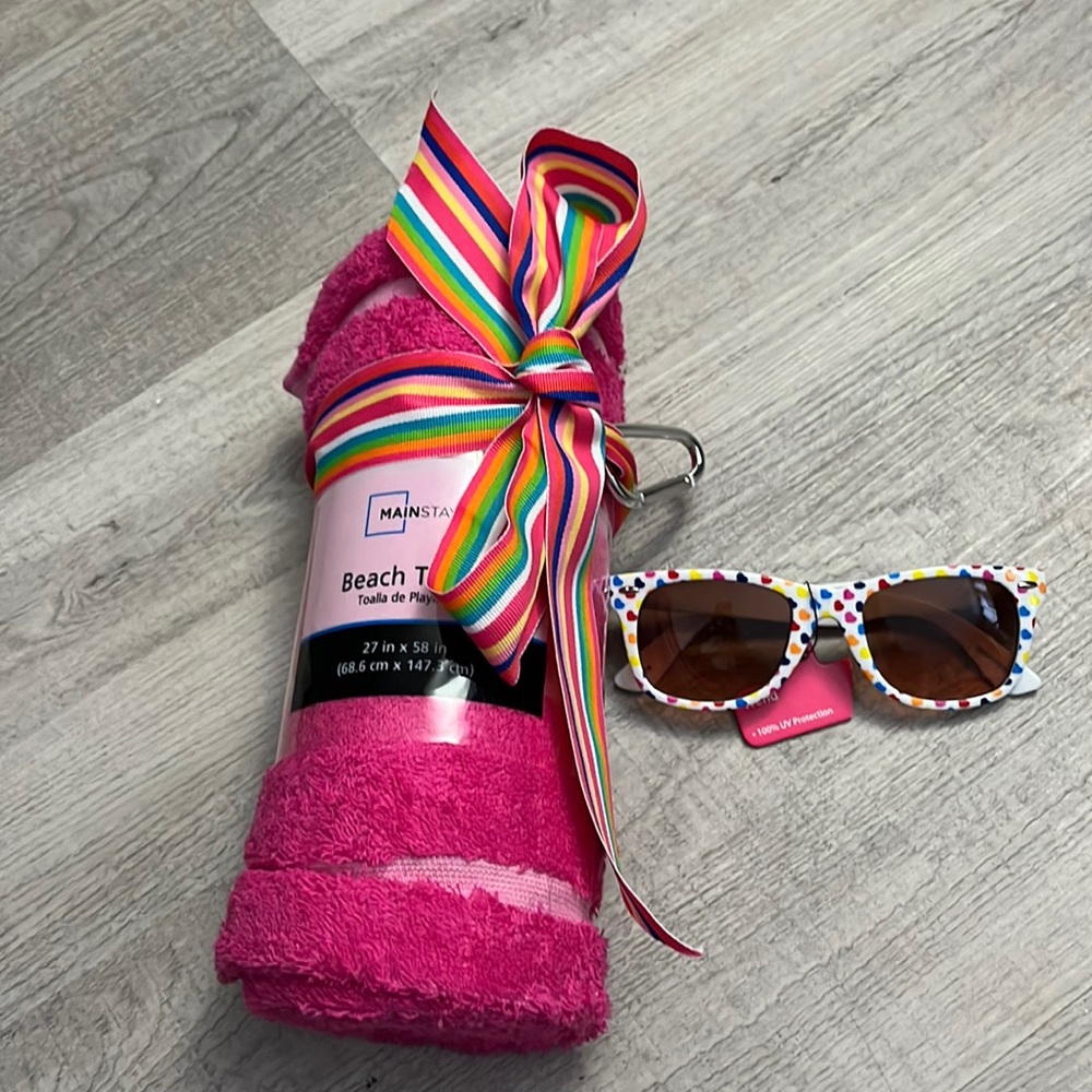 NWT beach towel & sunglasses
